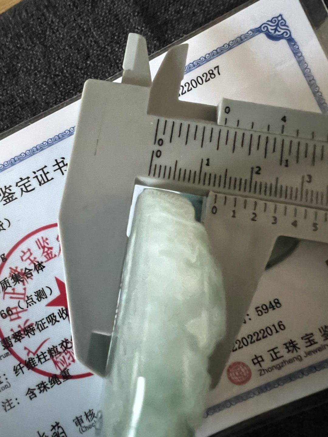 翡翠绿山水牌吊坠