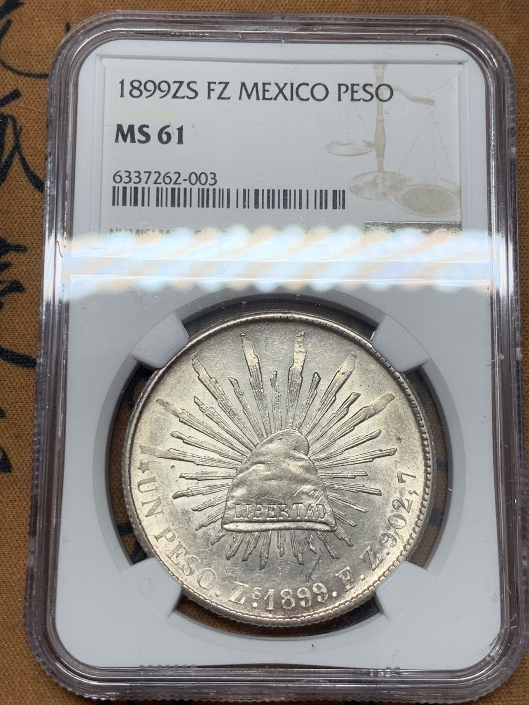 《竞宝斋》第39，40场-本周日，周一2场连拍（全场顺丰包邮） NGC-MS61 墨西哥 1899年ZS 直边鹰洋 1比索 大银币 原光好品 爆羽