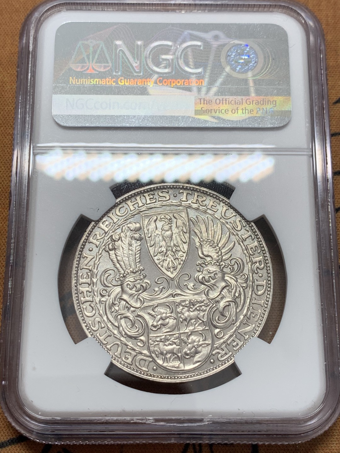 《竞宝斋》第39，40场-本周日，周一2场连拍（全场顺丰包邮） NGC-MS63 德国 1927年 兴登堡80大寿纪念大银章 底板转光 PL 底板