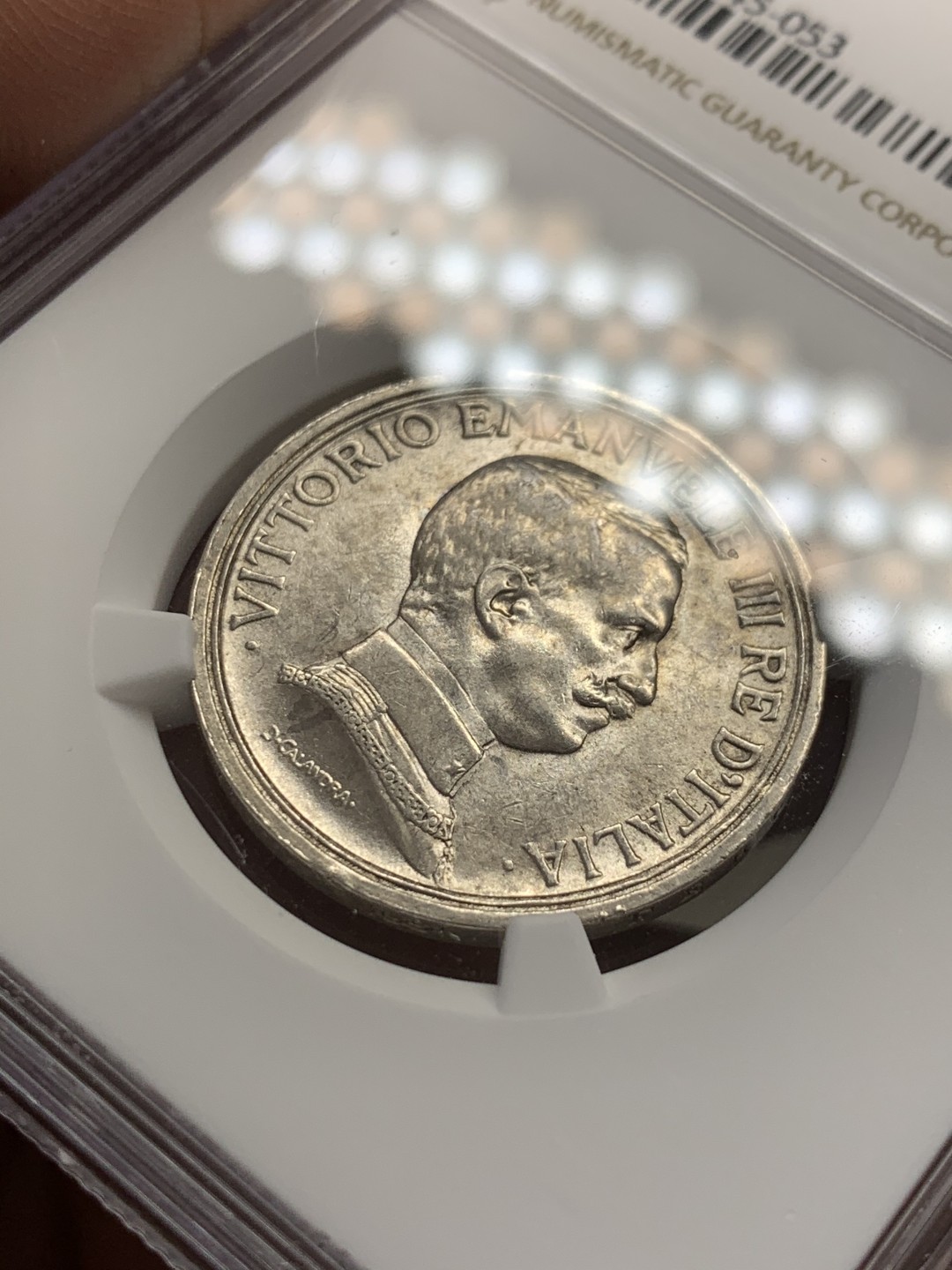 《竞宝斋》第39，40场-本周日，周一2场连拍（全场顺丰包邮） NGC AU58 好品 意大利 1914年 2里拉 马车 银币