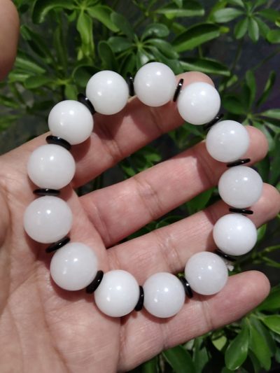 和田籽料精品金丝玉手串 和田籽料精品金丝玉手串