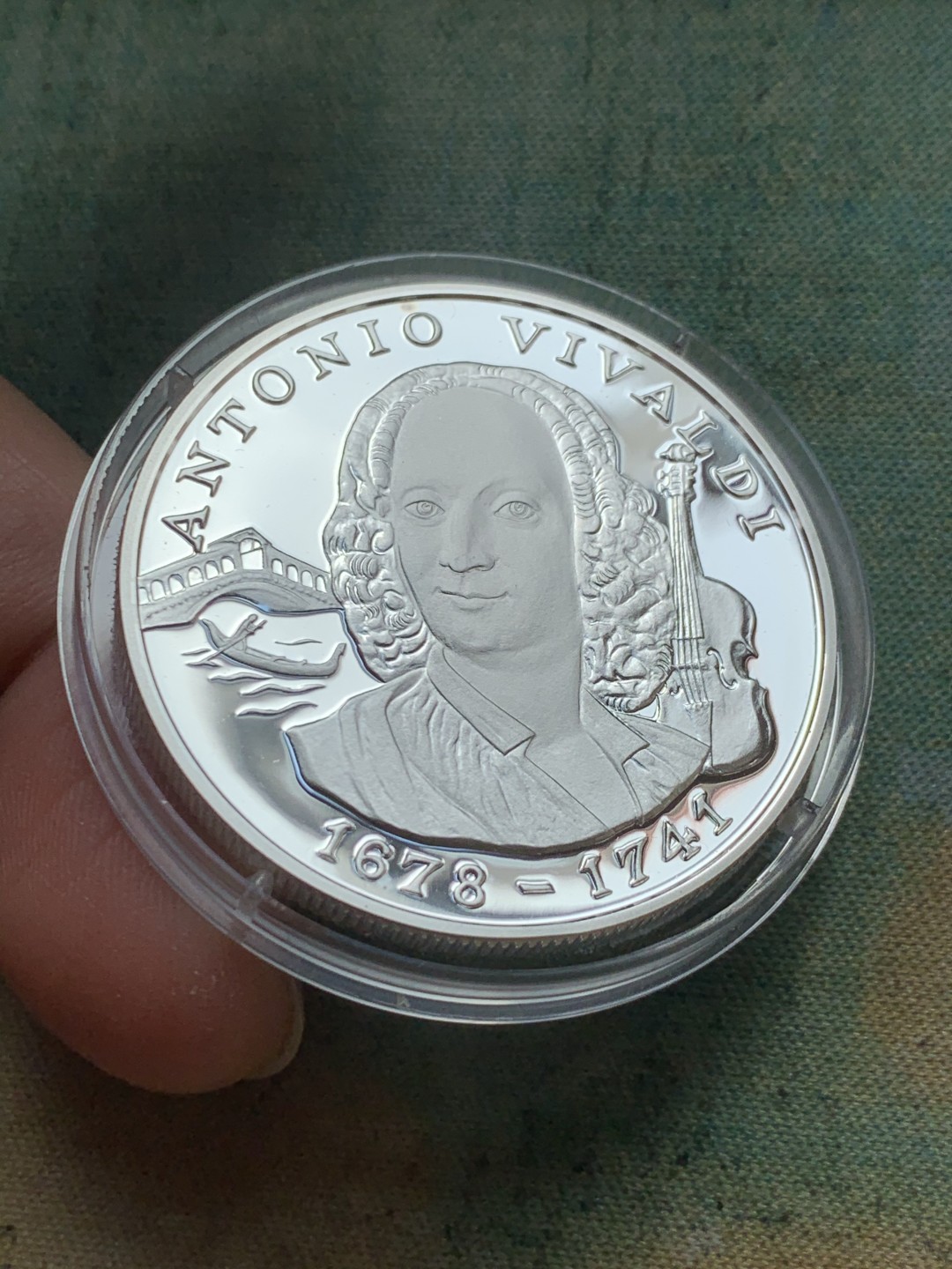 《竞宝斋》第39，40场-本周日，周一2场连拍（全场顺丰包邮） 2枚盒装 共62.94克   PROOF安道尔大银币音乐家 巴赫和维瓦尔第 1997年 10D纪念银币 一对