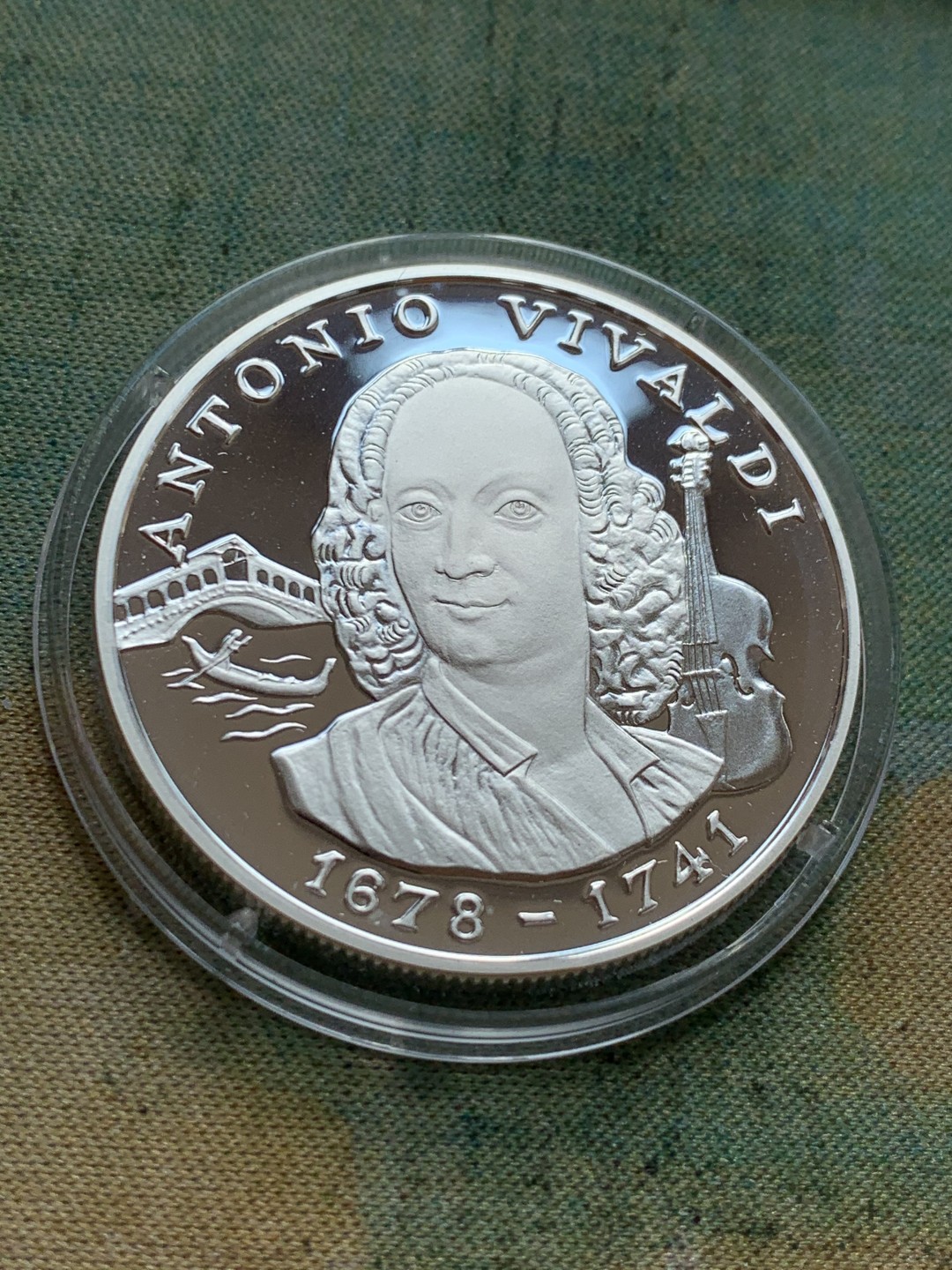 《竞宝斋》第39，40场-本周日，周一2场连拍（全场顺丰包邮） 2枚盒装 共62.94克   PROOF安道尔大银币音乐家 巴赫和维瓦尔第 1997年 10D纪念银币 一对