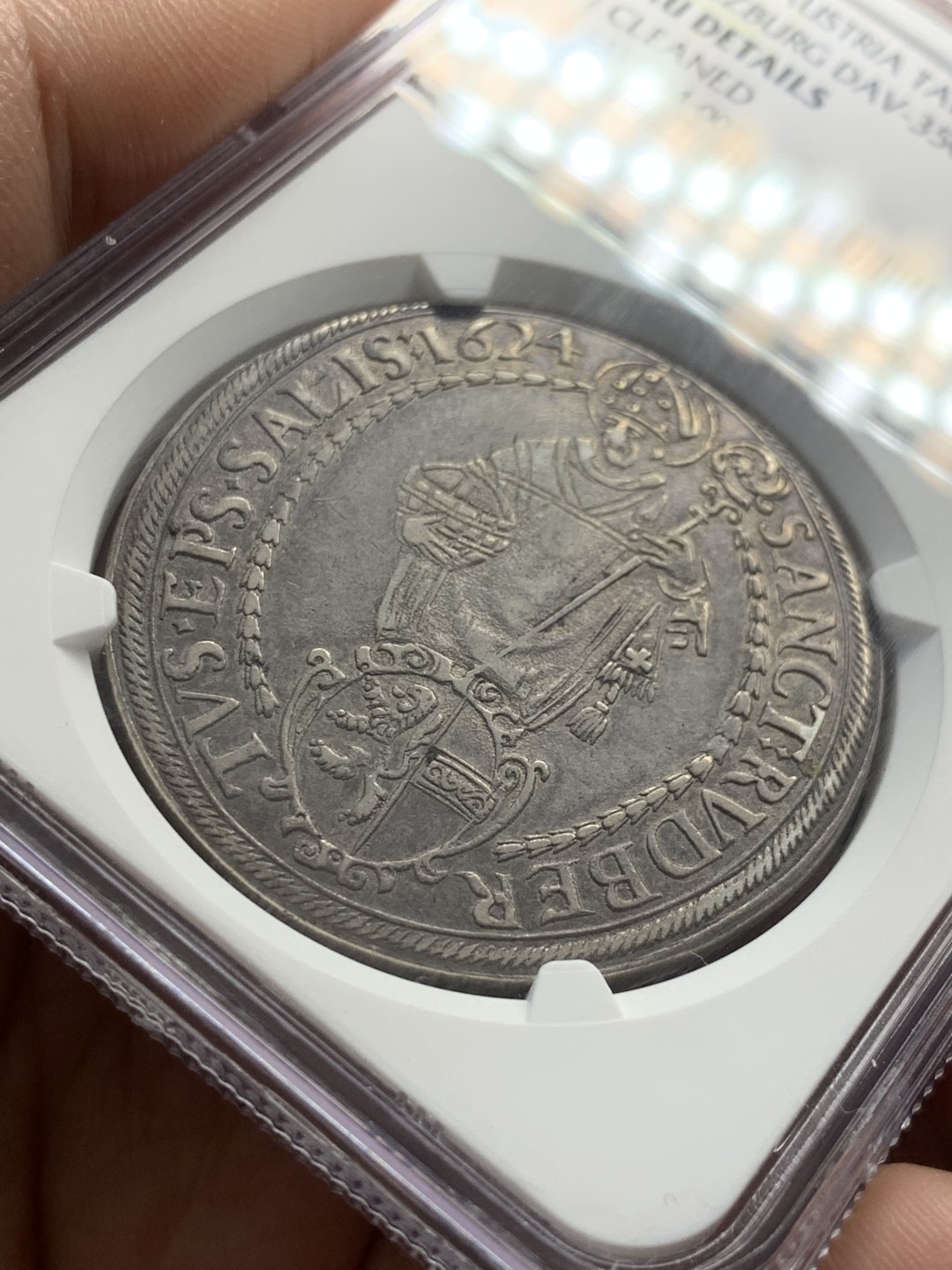 《竞宝斋》第39，40场-本周日，周一2场连拍（全场顺丰包邮） NGC-AU评级 神圣罗马帝国 萨尔茨堡 1624年 泰勒大银币 原味包浆 少见版本 将近400年的沉淀 圣母鼻子都非常清晰