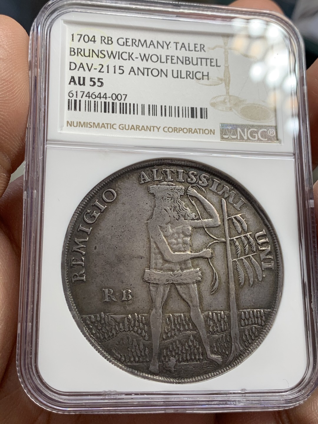 《竞宝斋》第39，40场-本周日，周一2场连拍（全场顺丰包邮） 亚军 NGC-AU55 德国布伦瑞克 1704年 野人大泰勒 大银币 大热品种 价格也在飞涨 这样的品相可遇不可求