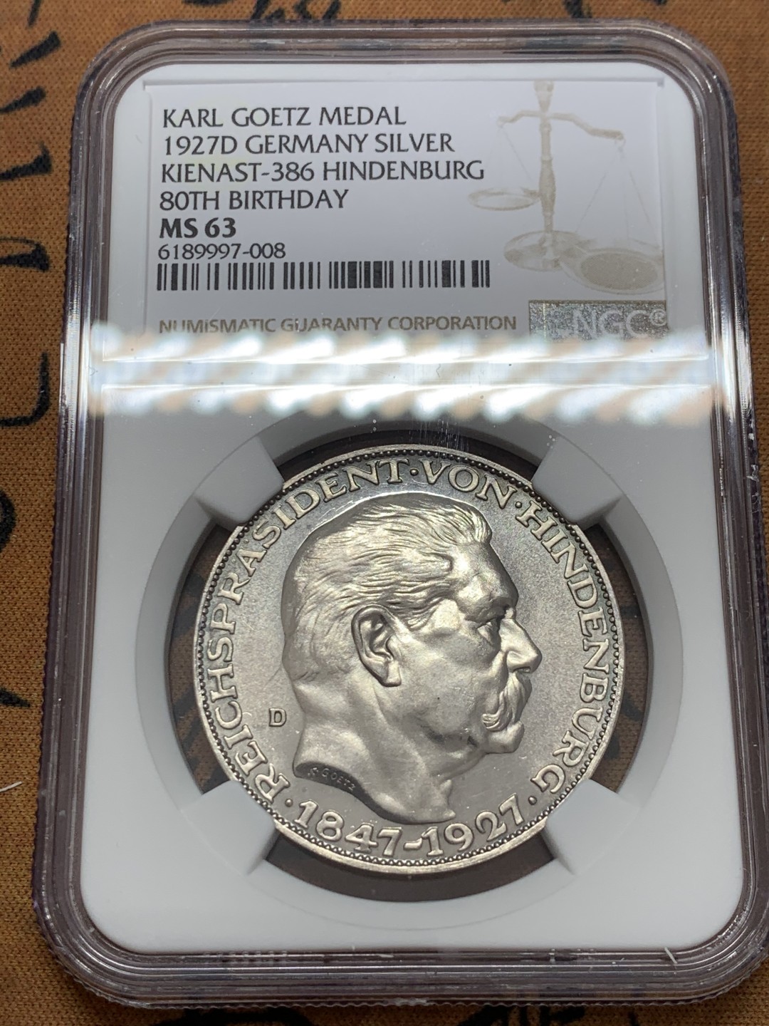 《竞宝斋》第39，40场-本周日，周一2场连拍（全场顺丰包邮） NGC-MS63 德国 1927年 兴登堡80大寿纪念大银章 底板转光 PL 底板