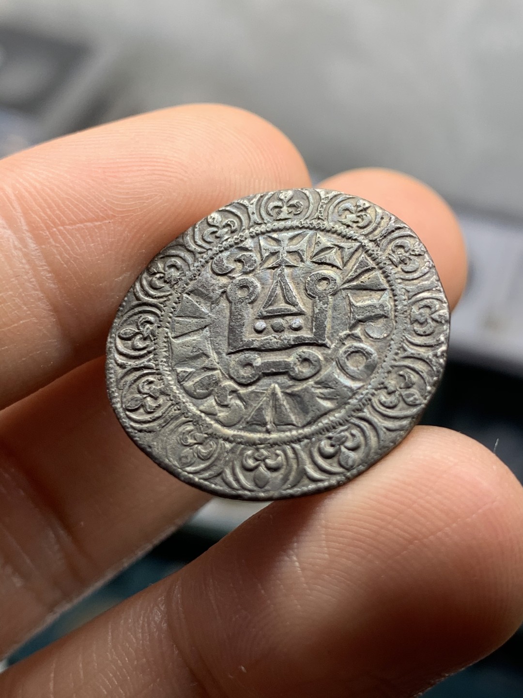 《竞宝斋》第39，40场-本周日，周一2场连拍（全场顺丰包邮） 法国 12XX中世纪 图尔格罗申 银币 完美品相 包浆醇厚 3.7克