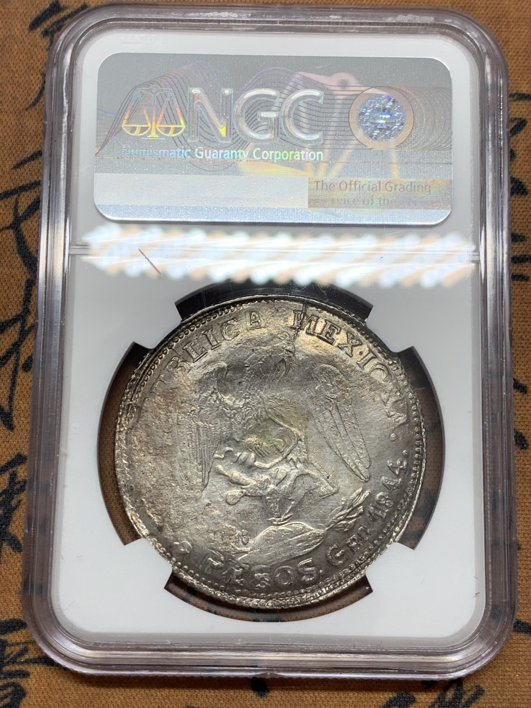 《竞宝斋》第39，40场-本周日，周一2场连拍（全场顺丰包邮） NGC-AU 墨西哥 1914年 革命 2比索 大银币 含少量金 ， XF品的裸币ebay成交价已经超过250美金了