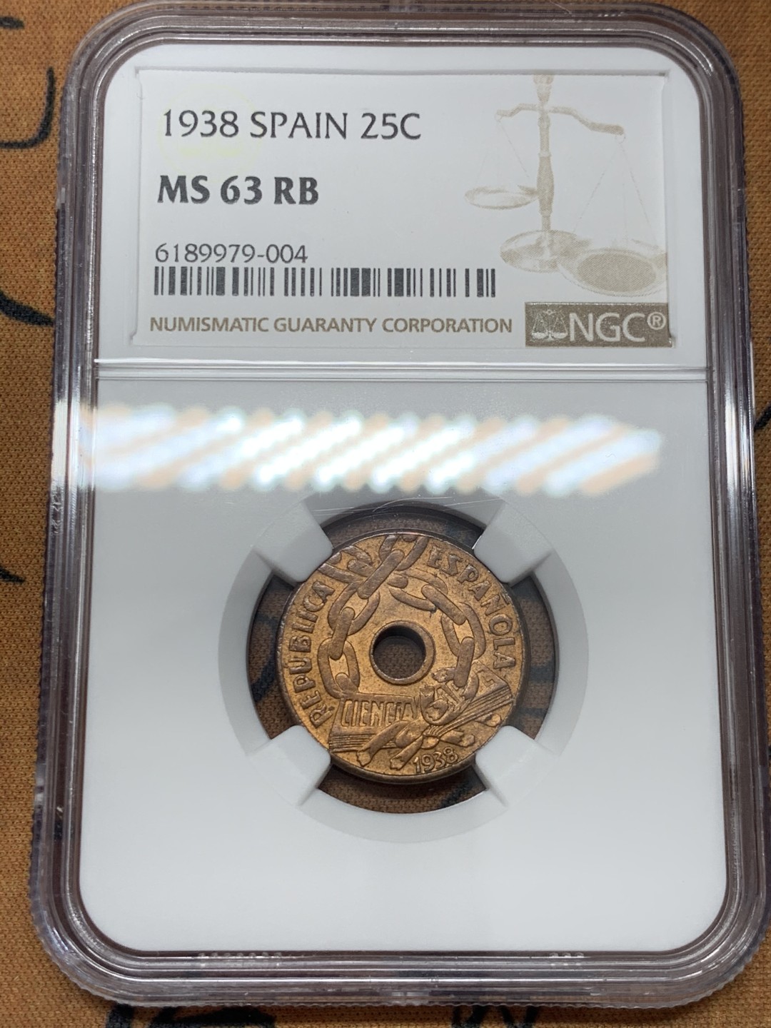 《竞宝斋》第39，40场-本周日，周一2场连拍（全场顺丰包邮） NGC MS63 西班牙 内战币 1938年 25分 铜币 非常难得品种