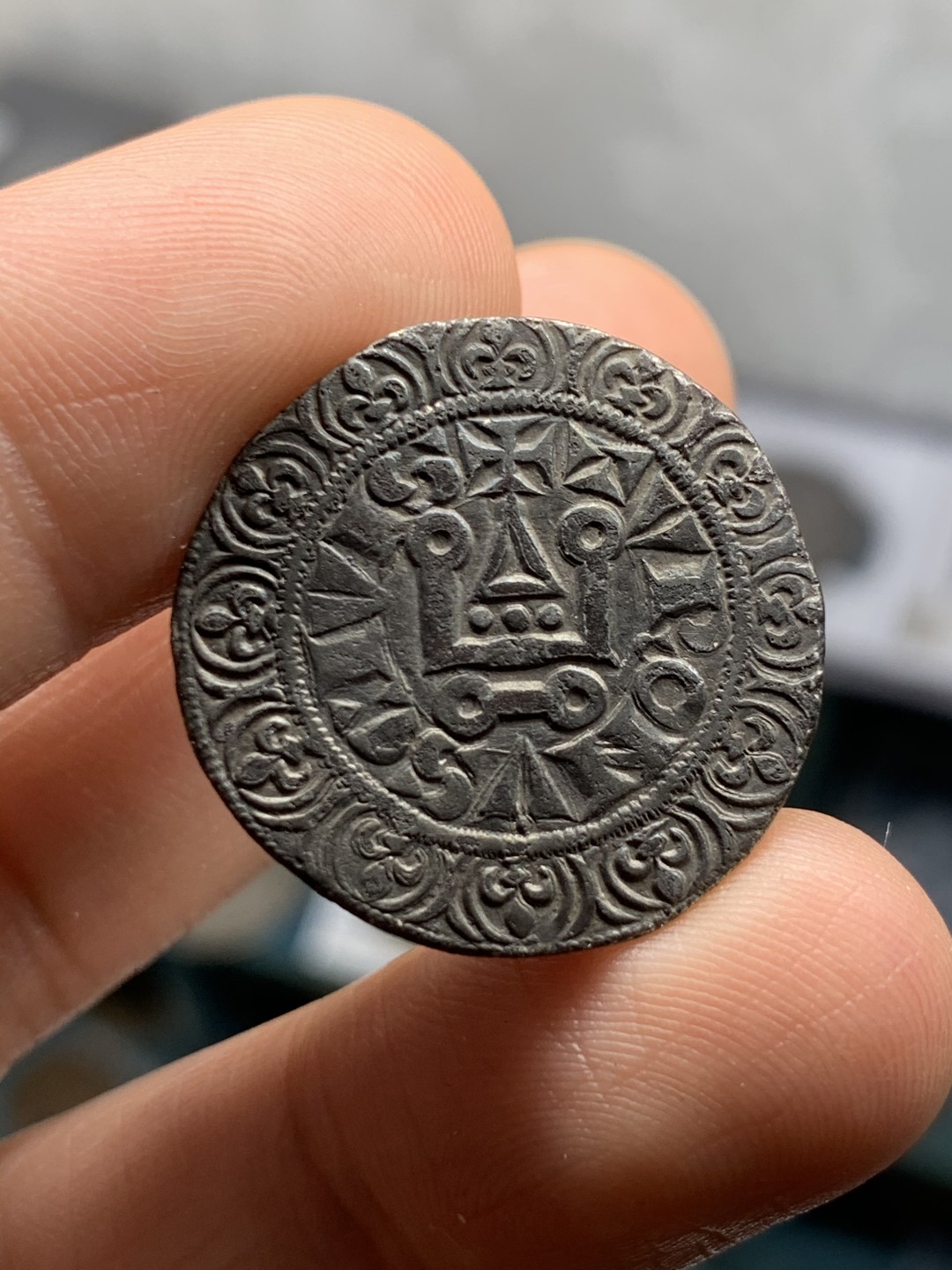 《竞宝斋》第39，40场-本周日，周一2场连拍（全场顺丰包邮） 法国 12XX中世纪 图尔格罗申 银币 完美品相 包浆醇厚 3.7克