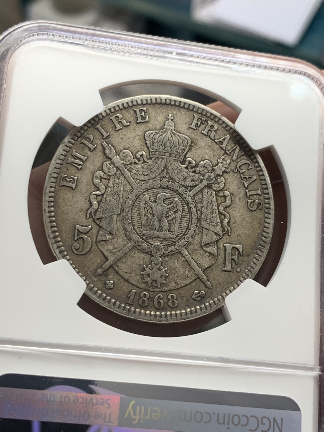 《竞宝斋》第39，40场-本周日，周一2场连拍（全场顺丰包邮） NGC XF45 法国 1868年 炭黑包浆 拿三 5法郎 银币