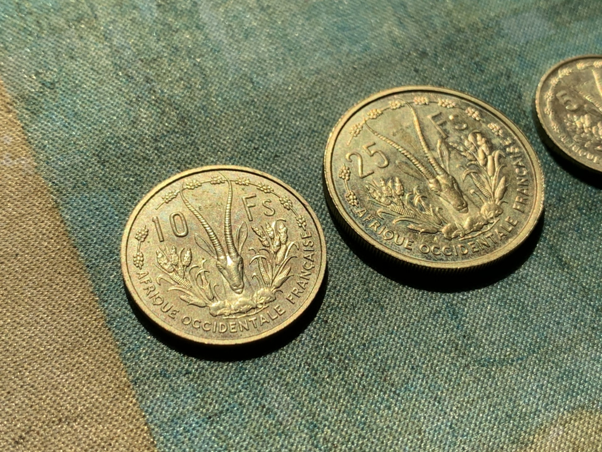 《竞宝斋》第39，40场-本周日，周一2场连拍（全场顺丰包邮） 1956年法属西非样币3枚