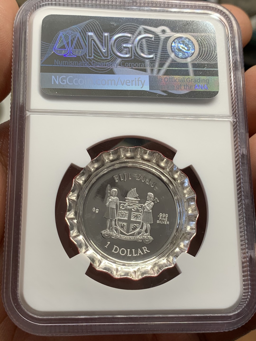 《竞宝斋》第39，40场-本周日，周一2场连拍（全场顺丰包邮） NGC-PF69 斐济 2018年1元 可口可乐瓶盖彩色精制银币