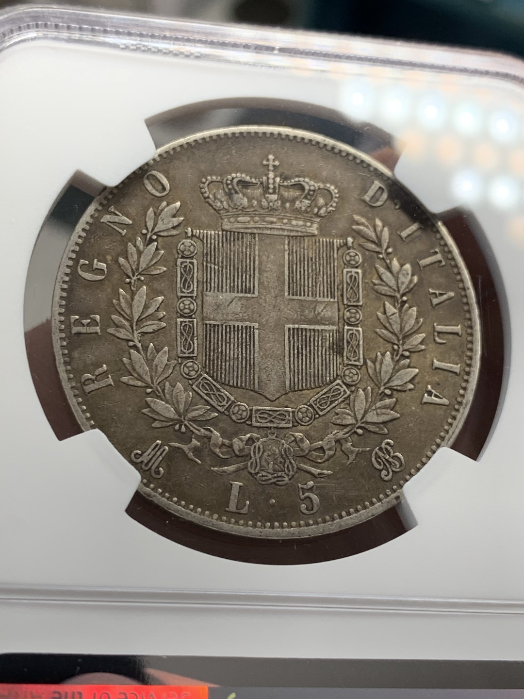 《竞宝斋》第39，40场-本周日，周一2场连拍（全场顺丰包邮） NGC XF45 意大利 1875年 原味深包浆 伊曼纽尔二世 5里拉 大银币