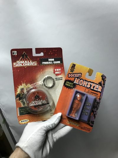 零元拍：二十年前老物件，晶兵总动员弹珠钥匙项链、口袋怪物小挂卡都是全新未拆的，另外老物件不保证实用功能可不可以用啊。 - 零元拍：二十年前老物件，晶兵总动员弹珠钥匙项链、口袋怪物小挂卡都是全新未拆的，另外老物件不保证实用功能可不可以用啊。
