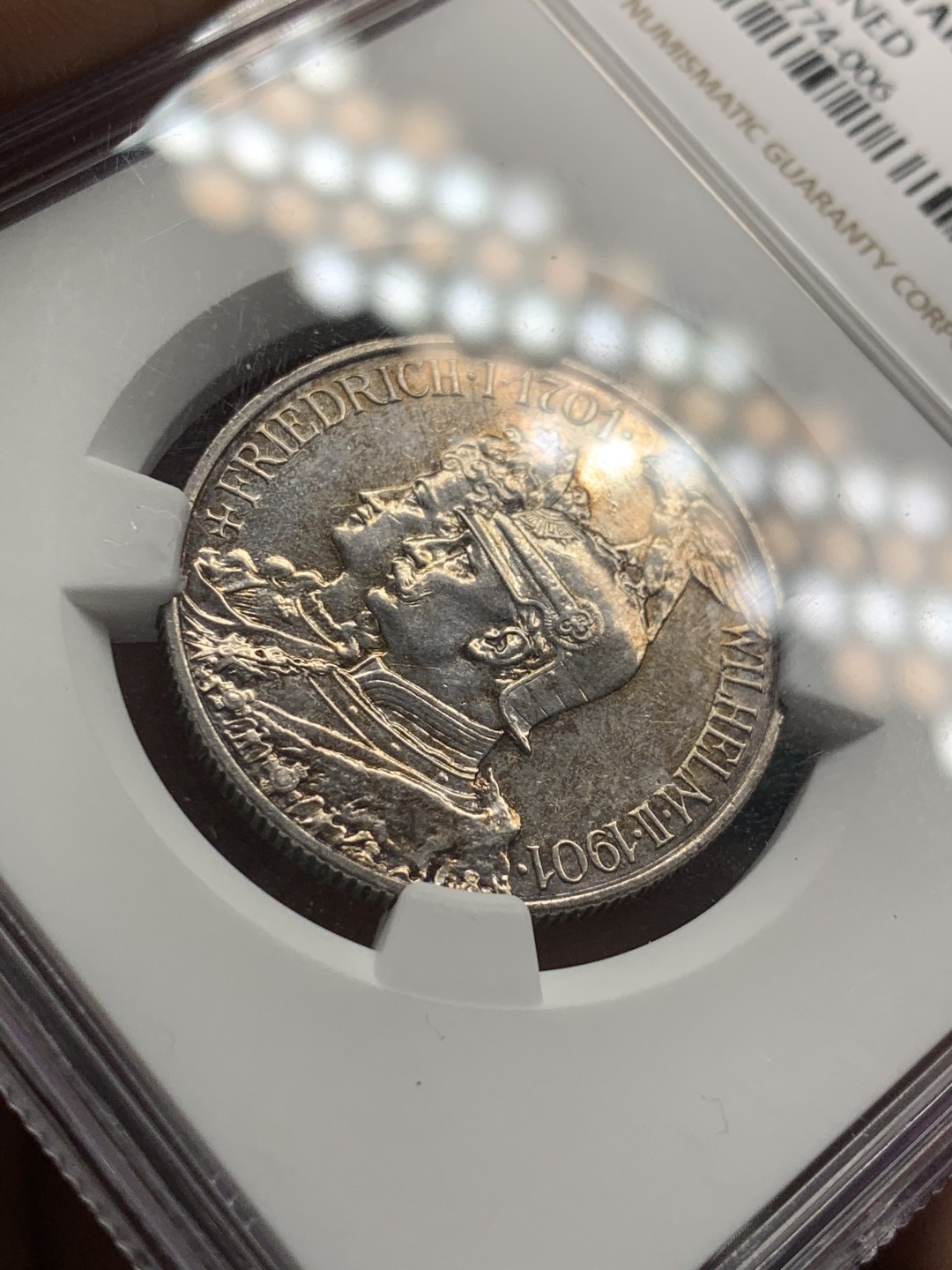 《竞宝斋》第39，40场-本周日，周一2场连拍（全场顺丰包邮） NGC 评级 1901年 德国普鲁士 200周年 五彩 2马克 银币