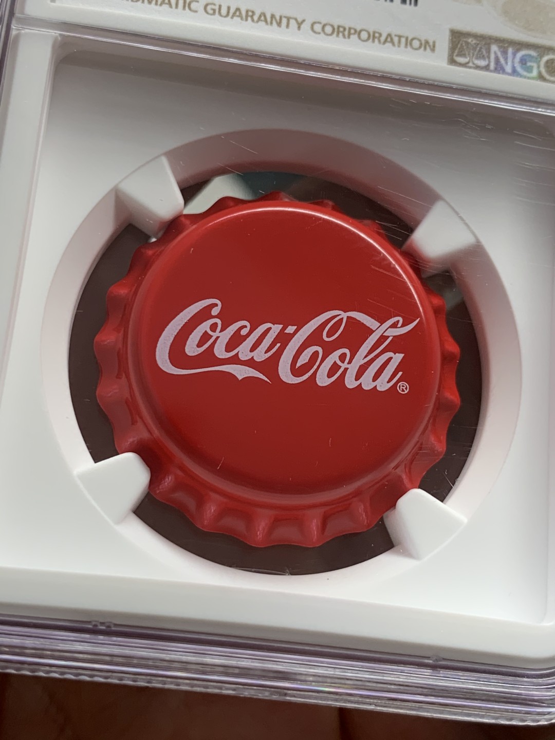 《竞宝斋》第39，40场-本周日，周一2场连拍（全场顺丰包邮） NGC-PF69 斐济 2018年1元 可口可乐瓶盖彩色精制银币