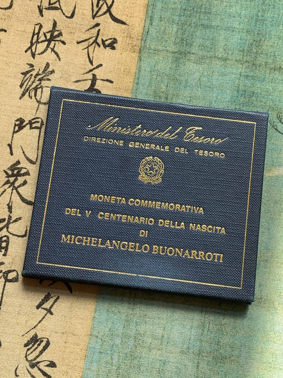 《竞宝斋》第39，40场-本周日，周一2场连拍（全场顺丰包邮） 1975年 意大利 米开朗奇罗 500里拉 纪念银币 三折卡装 值得收藏