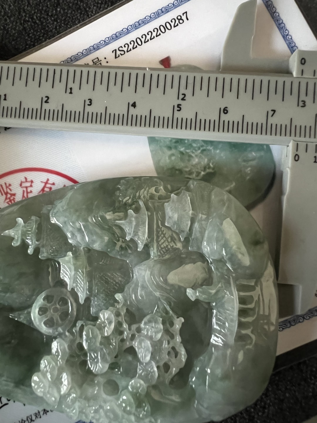 翡翠绿山水牌吊坠