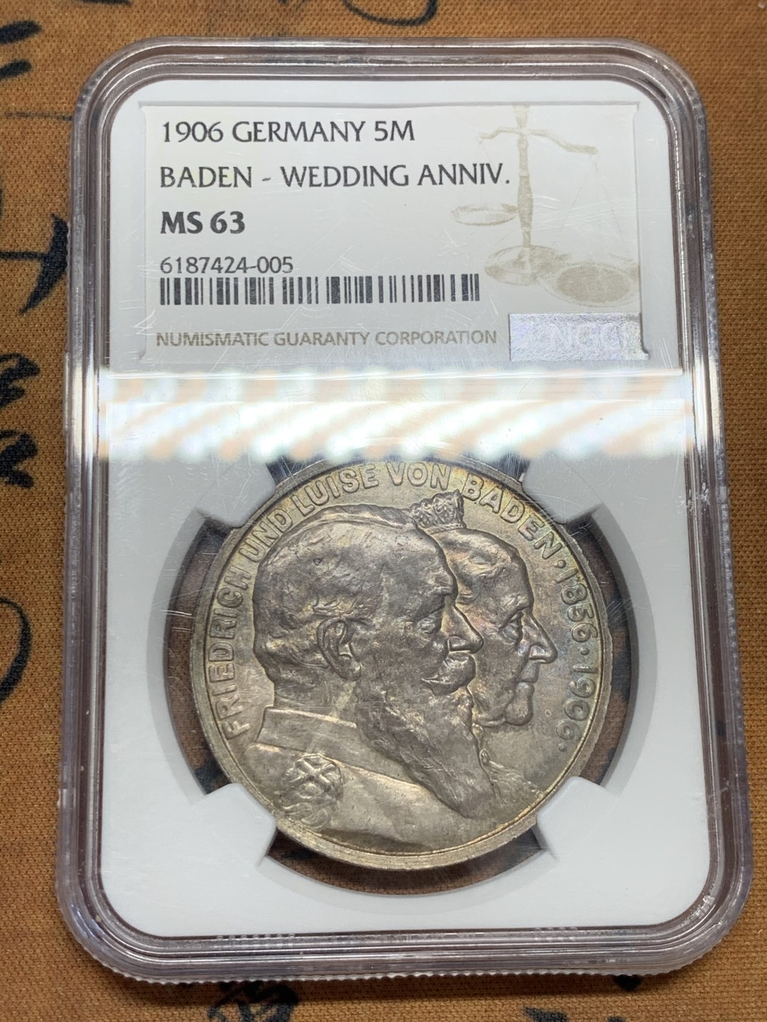 《竞宝斋》第39，40场-本周日，周一2场连拍（全场顺丰包邮） NGC-MS63 德国巴登 1906年 金婚纪念 5马克 大银币 五彩漂亮币