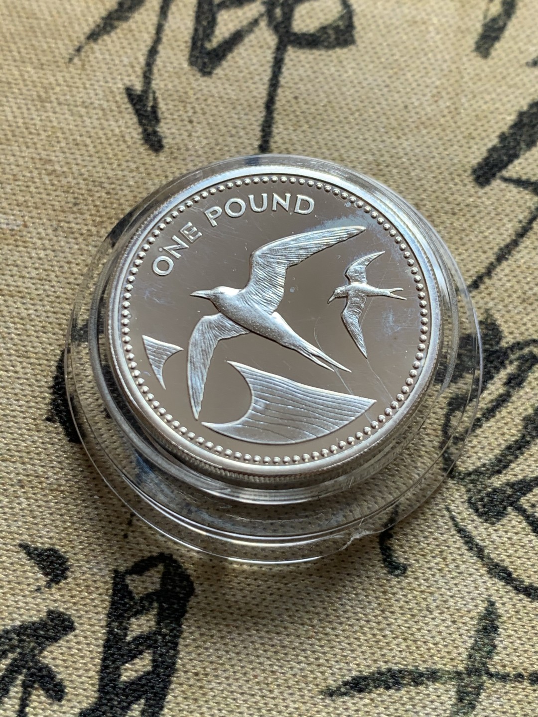 《竞宝斋》第39，40场-本周日，周一2场连拍（全场顺丰包邮） 19克 925银 2500枚发行量 圣赫勒那阿森松1984年1镑 军舰鸟 加厚银币 盒装完美超级厚