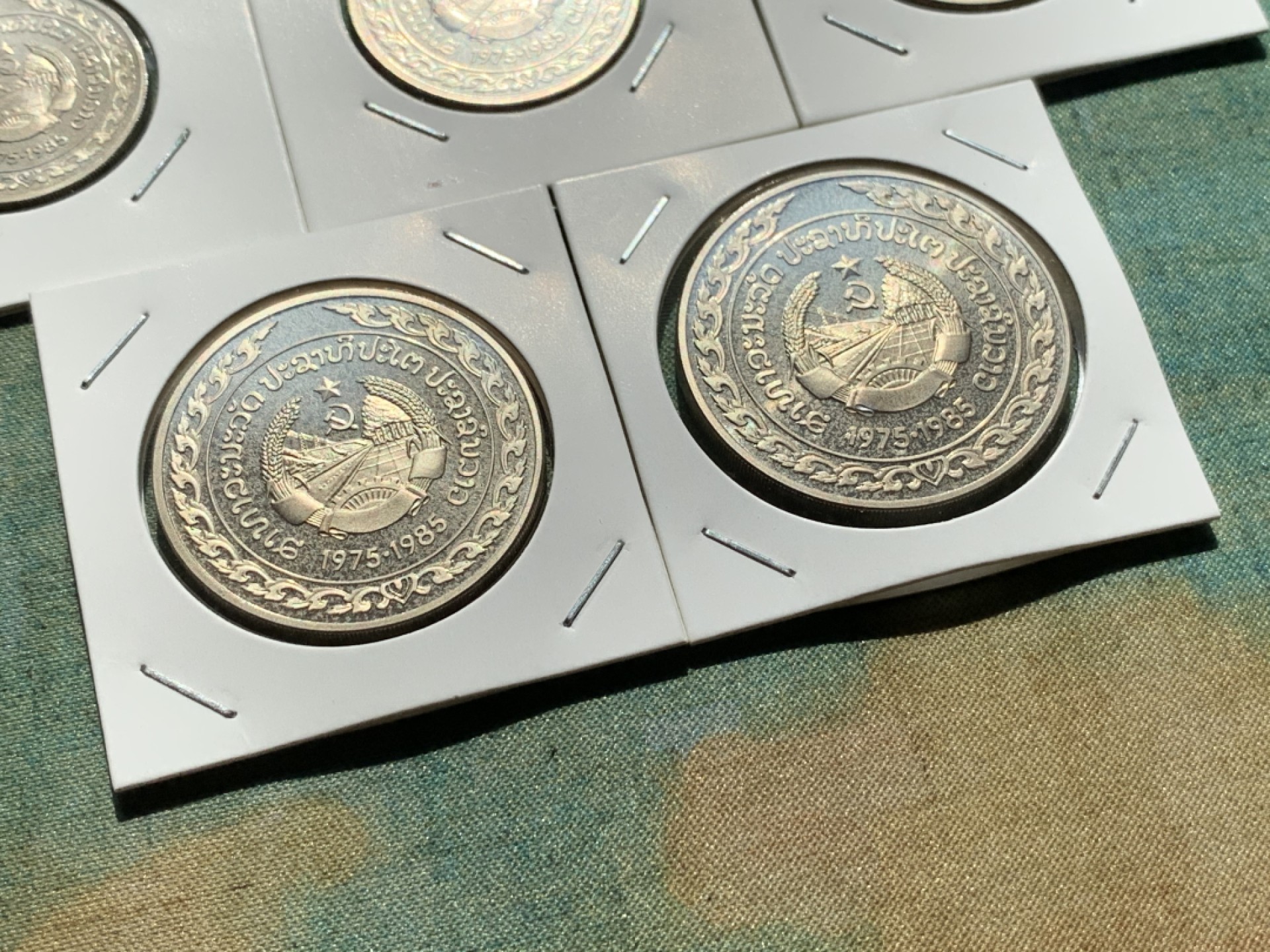 《竞宝斋》第39，40场-本周日，周一2场连拍（全场顺丰包邮） 1985年老挝类精致套币全面值早期唯一一套全面值套币