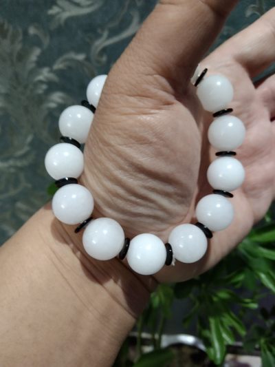 和田籽料精品金丝玉手串 和田籽料精品金丝玉手串