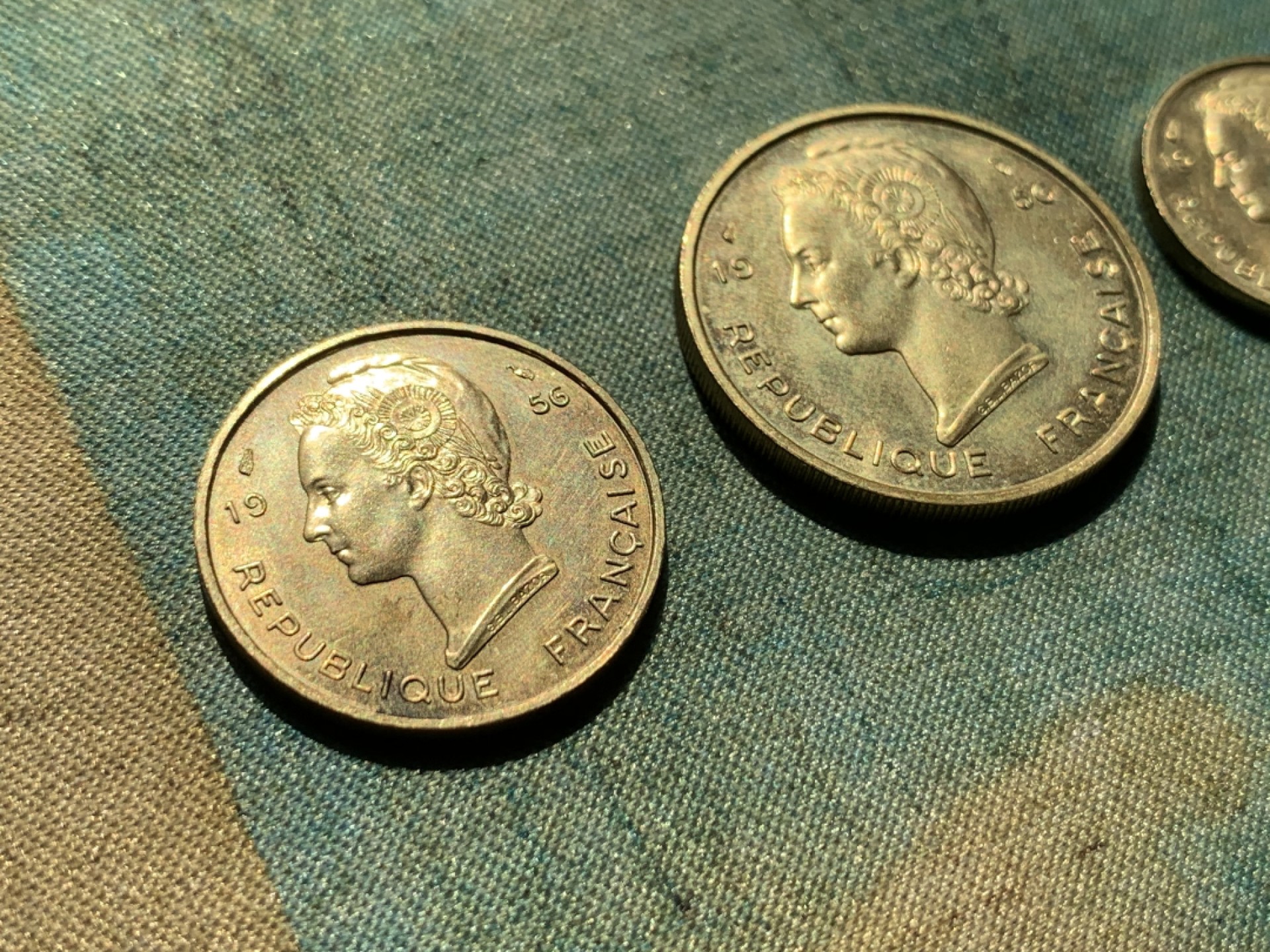 《竞宝斋》第39，40场-本周日，周一2场连拍（全场顺丰包邮） 1956年法属西非样币3枚