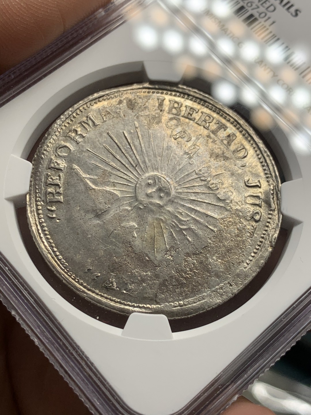 《竞宝斋》第39，40场-本周日，周一2场连拍（全场顺丰包邮） NGC-AU 墨西哥 1914年 革命 2比索 大银币 含少量金 ， XF品的裸币ebay成交价已经超过250美金了