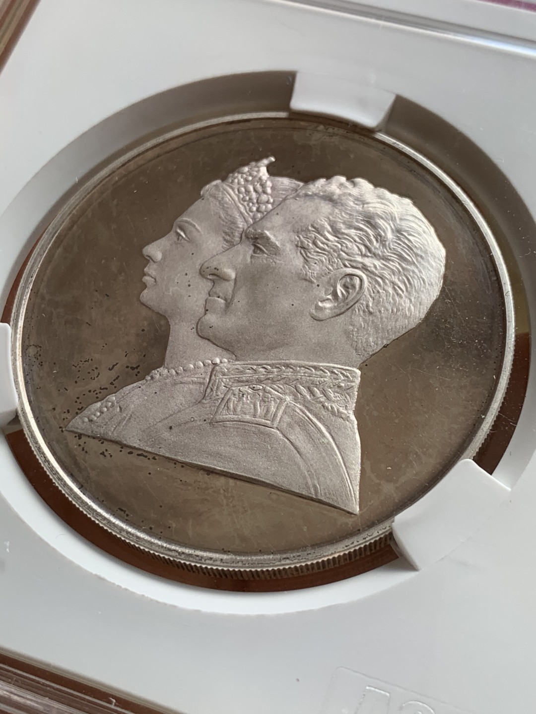 《竞宝斋》第39，40场-本周日，周一2场连拍（全场顺丰包邮） 伊朗1971年波斯帝国2500周年纪念最大银币200里亚尔国王精制银币