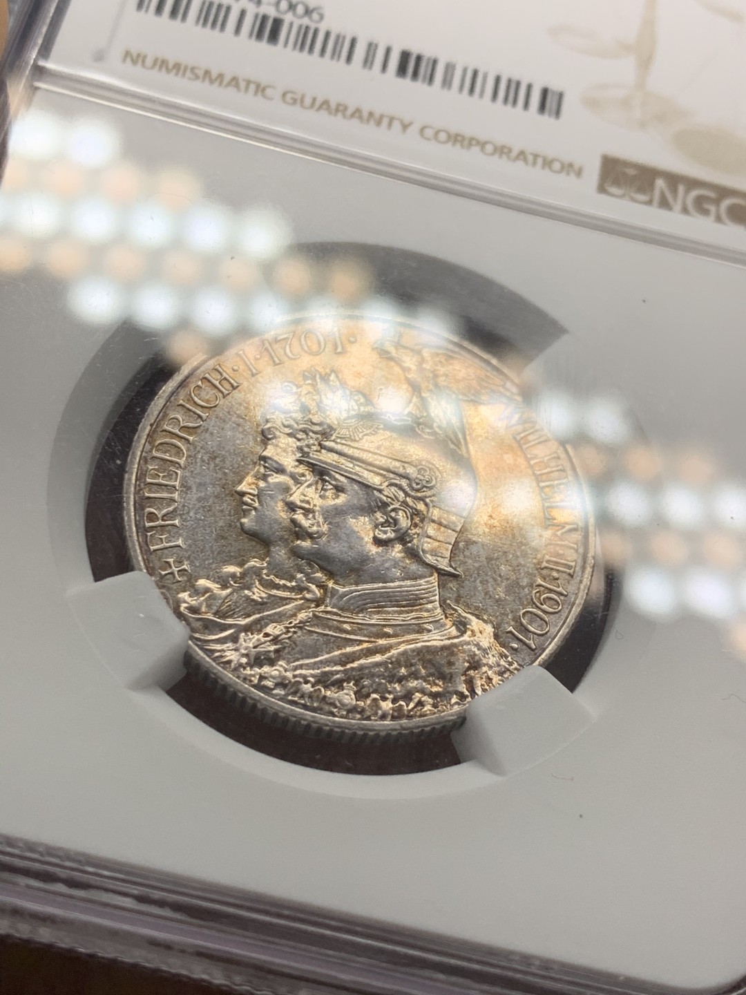 《竞宝斋》第39，40场-本周日，周一2场连拍（全场顺丰包邮） NGC 评级 1901年 德国普鲁士 200周年 五彩 2马克 银币