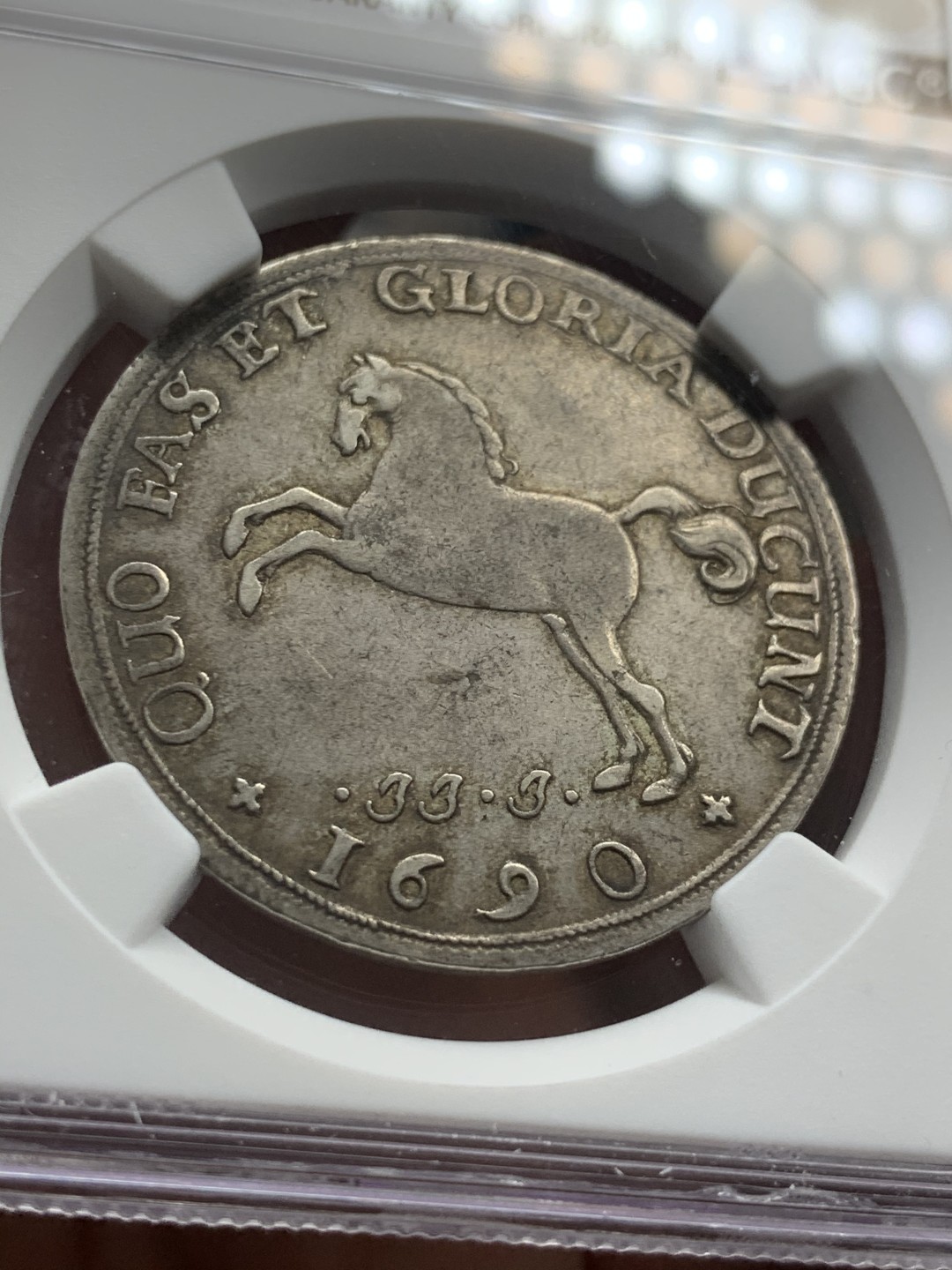 《竞宝斋》第39，40场-本周日，周一2场连拍（全场顺丰包邮） 亚军 NGC-XF40 德国布伦瑞克 1690年 JJJ 宝马 2/3泰勒 银币 老包浆 非常稀少的品种