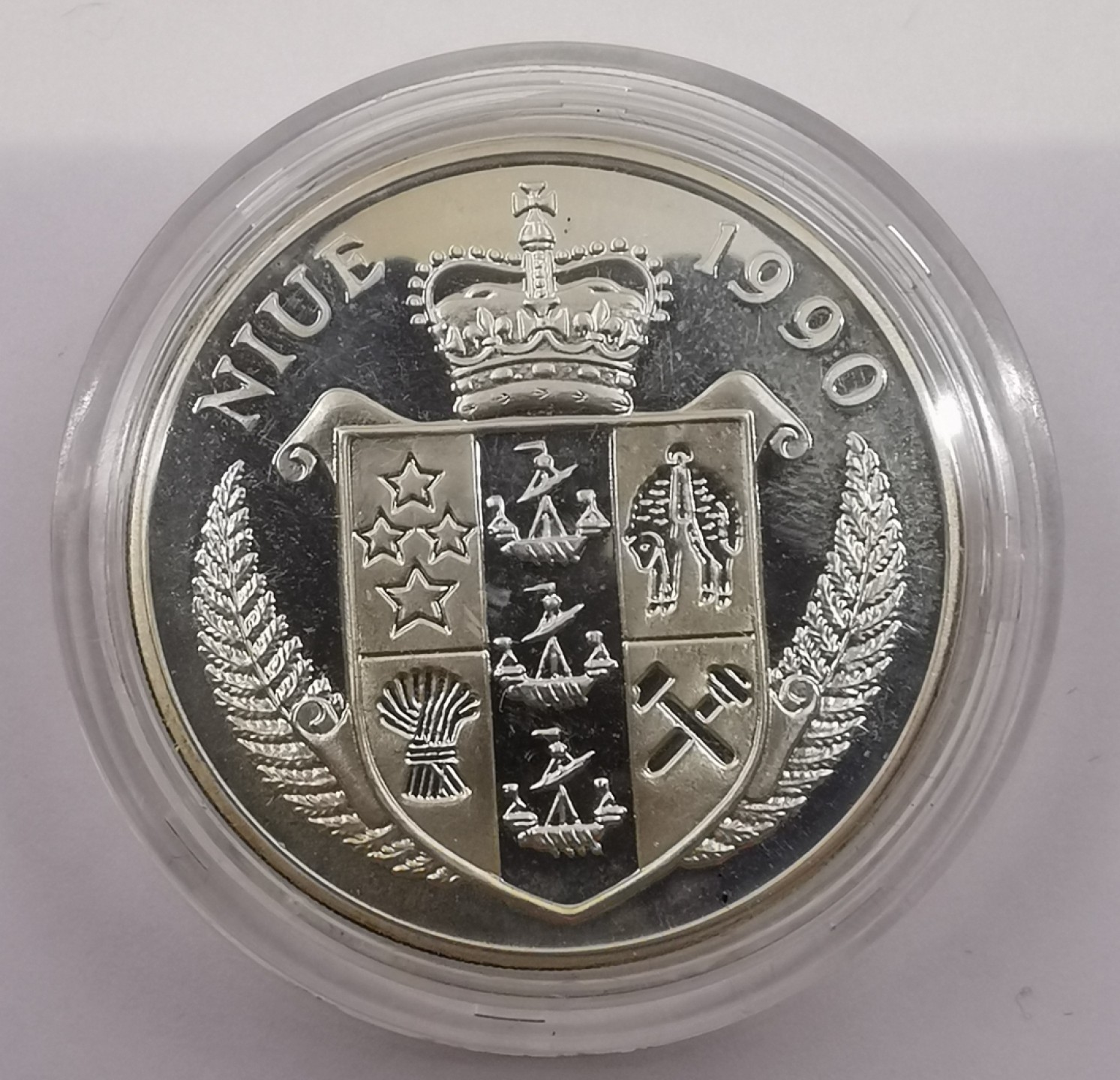 乐游外币首场自动拍卖—各国动物及世界杯足球币 1990纽埃50元精制银币世界币足球赛轻微氧化