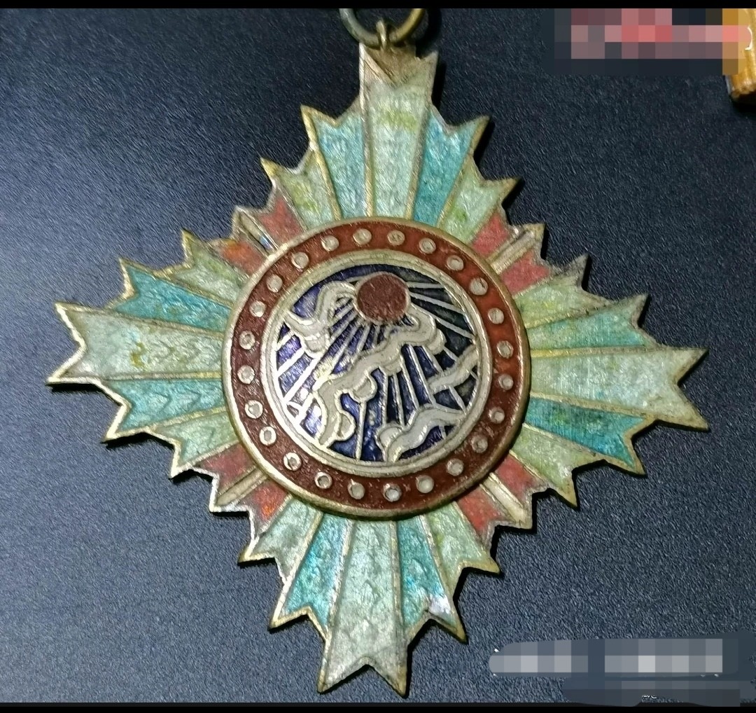 [珍藏世界]光华奖章乙种一二等（4781.3664） 一对