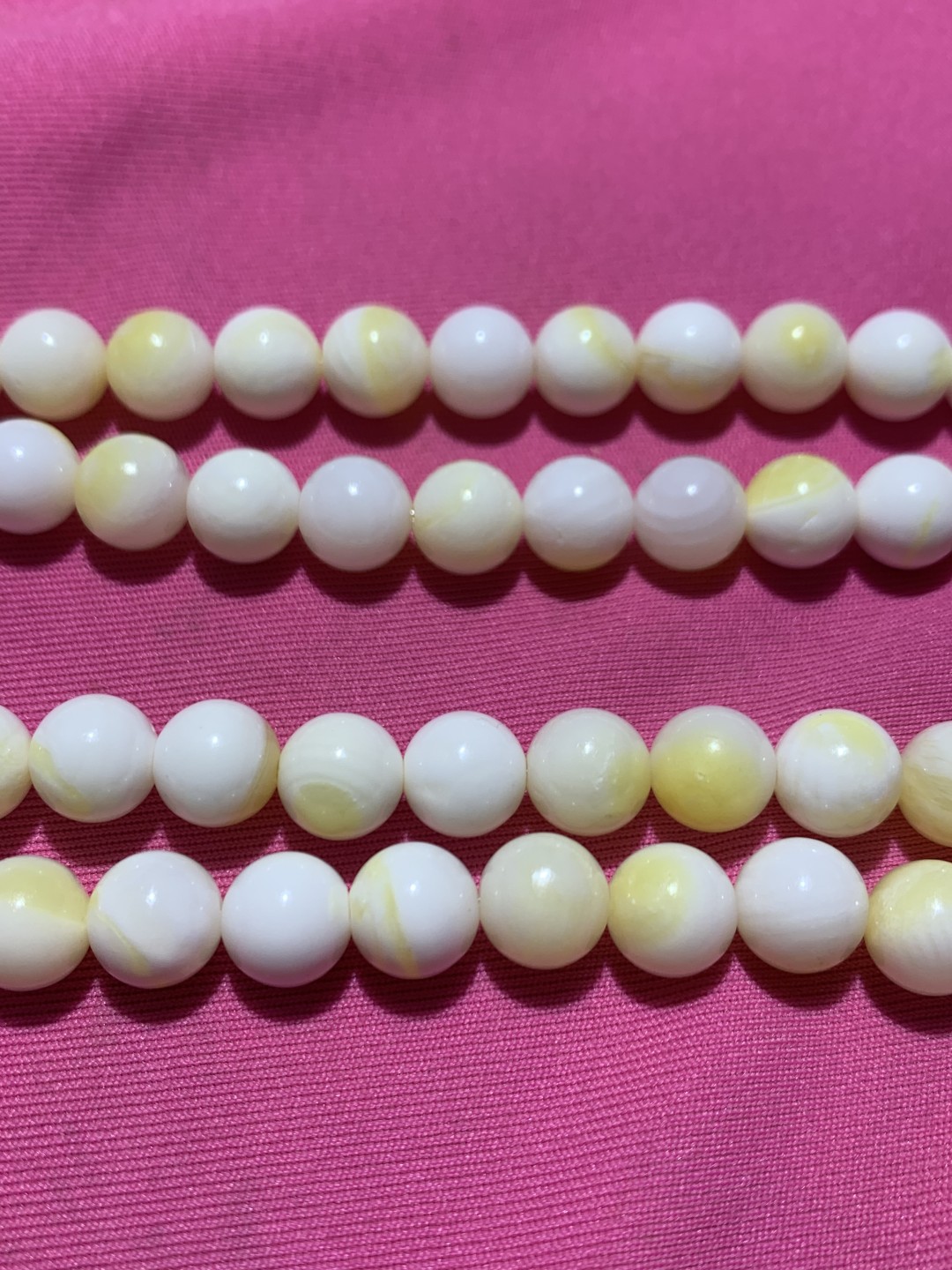 深海奶白飘黄贝化玉108手串一条，