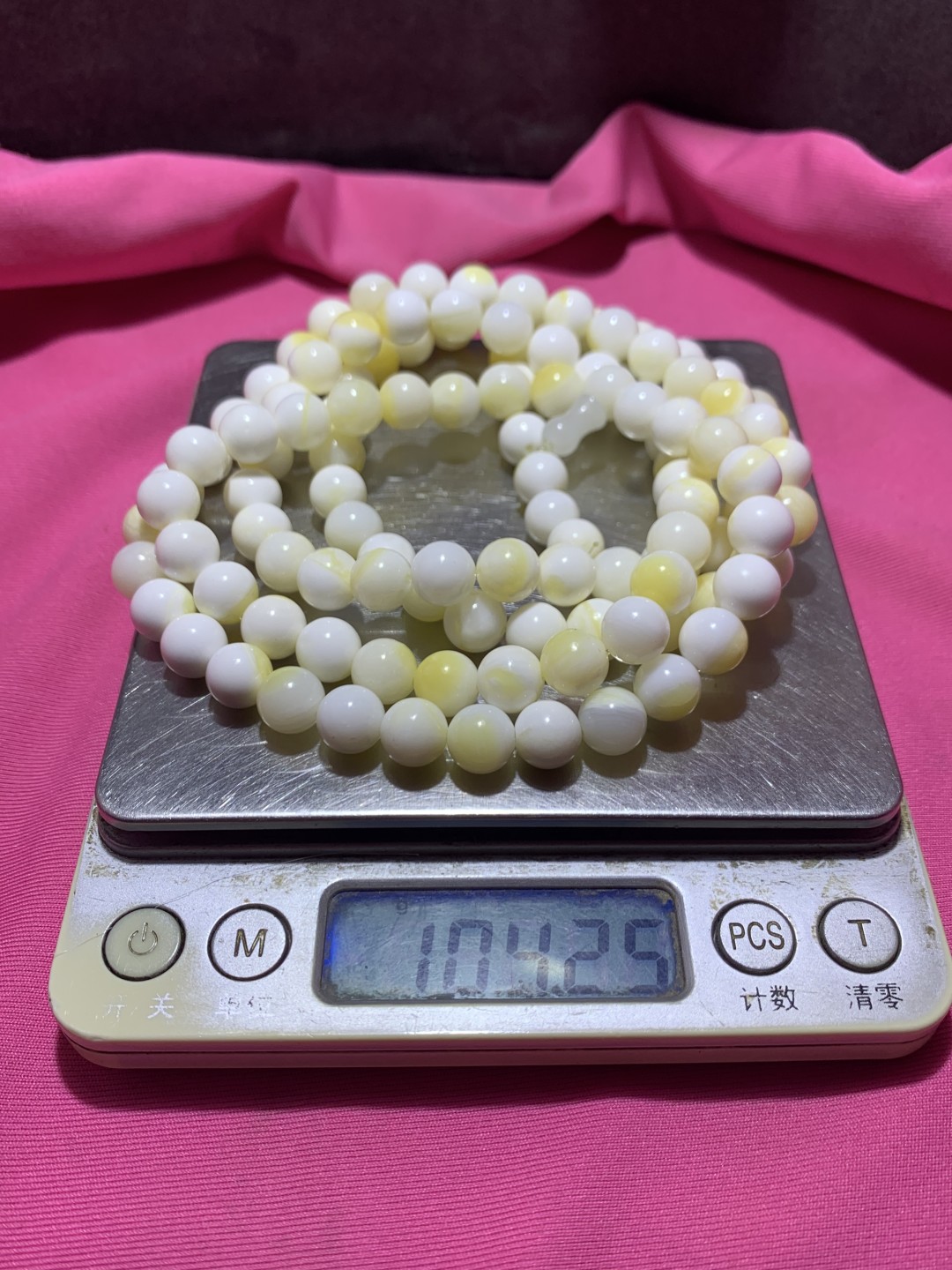 深海奶白飘黄贝化玉108手串一条，