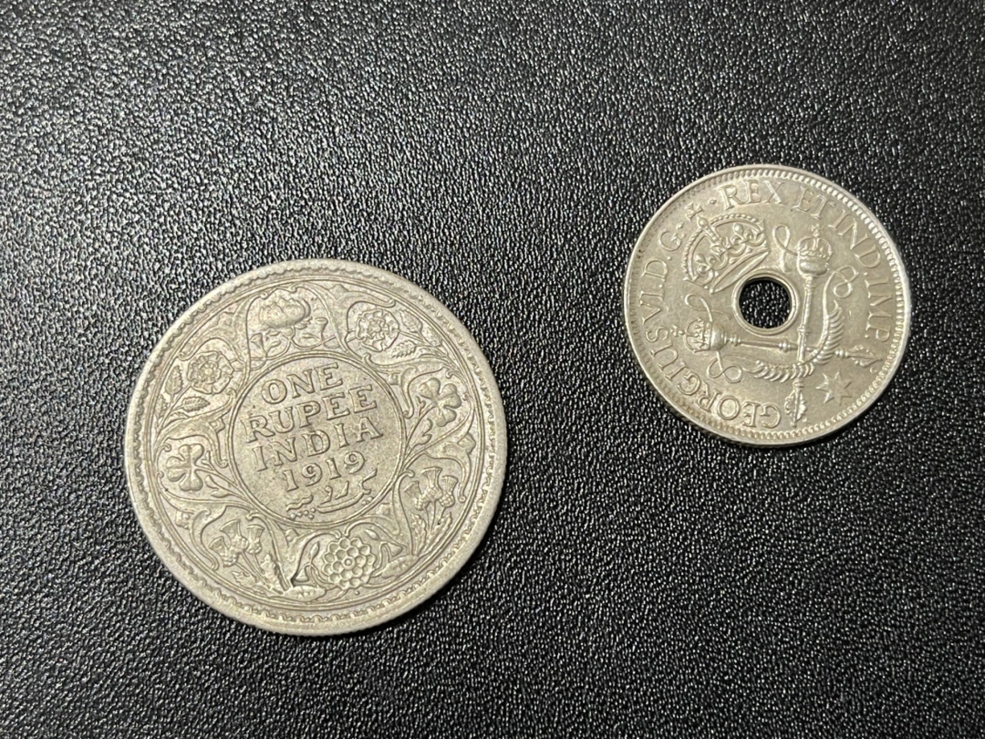 《外钞收藏家》第一百七十一期拍卖（本期97件） 银币两枚