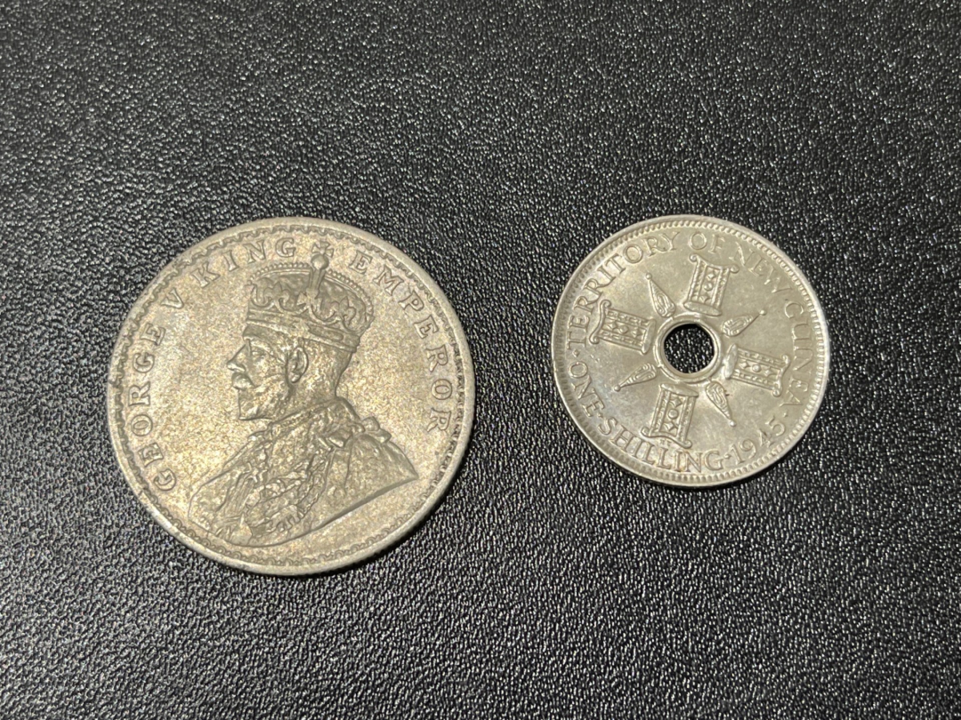 《外钞收藏家》第一百七十一期拍卖（本期97件） 银币两枚