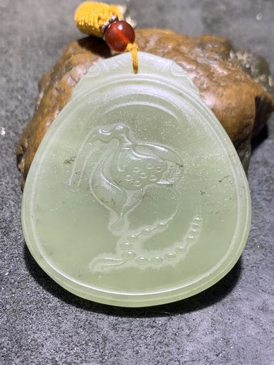 天然青海料水草沁和田玉雕刻佛国净土牌子一个 - 天然青海料水草沁和田玉雕刻佛国净土牌子一个