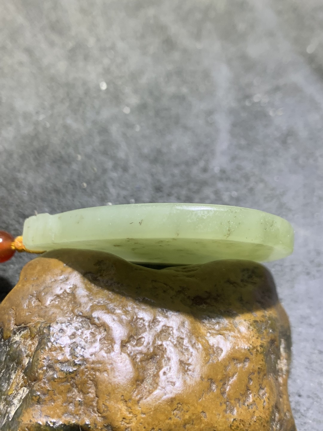 天然青海料水草沁和田玉雕刻佛国净土牌子一个