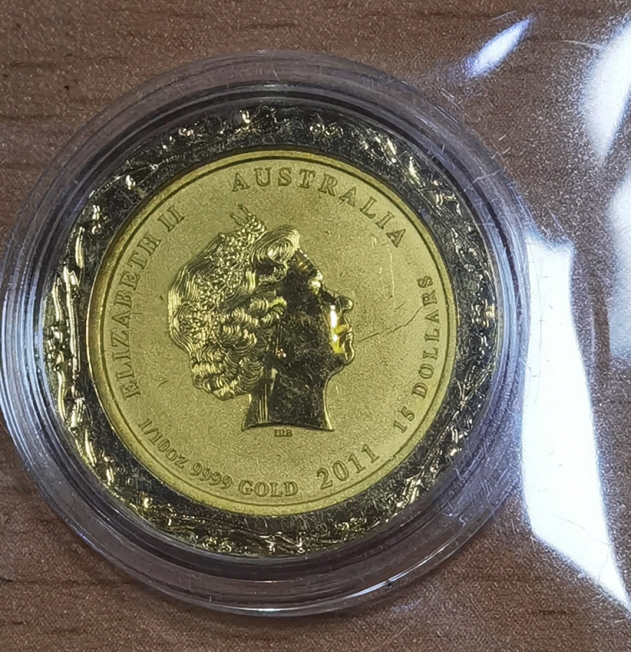 北京马甸外币专卖微拍第七十二期，外国金银币专场，陆续上新欢迎关注  20011年澳大利亚彩生肖兔1／10盎司纪念金币纯度999，女皇像面有一丝划 