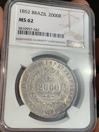 《竞宝斋》第39，40场-2场连拍（全场顺丰包邮） - NGC-MS62 巴西 1852年 2000瑞斯大银币 原味好包浆 亚军分 