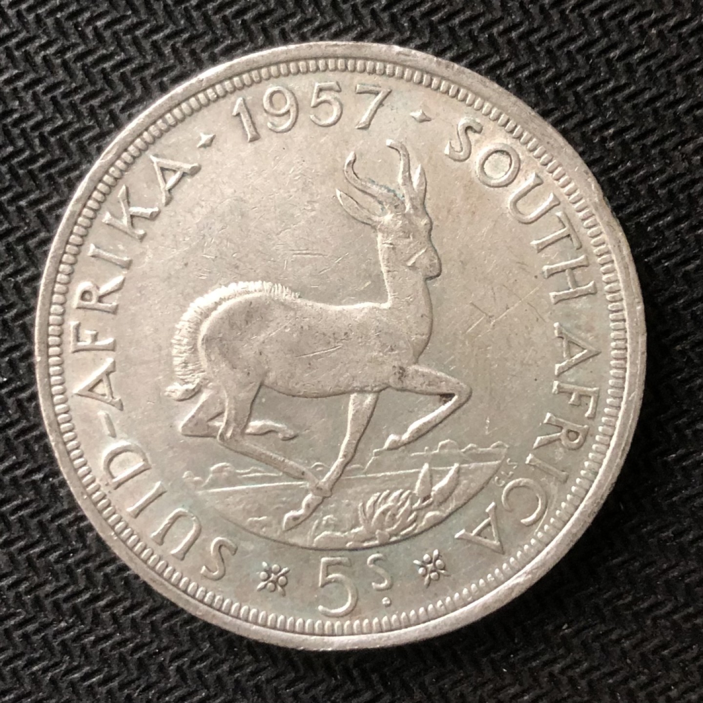 【保诚微拍】【全场包邮】第22期 $ 银币专场 $ Silver Coins  英属南非 伊丽莎白二世 1957年 羚羊 5先令 克朗型 大银币 （28.28克，0.5银）XF好品！！！