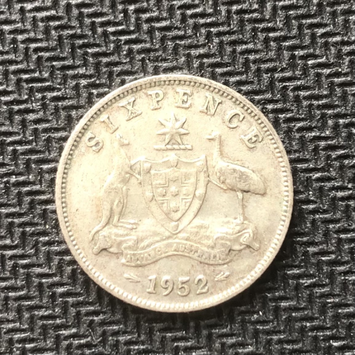 【保诚微拍】【全场包邮】第22期 $ 银币专场 $ Silver Coins  澳大利亚 乔治六世 1952年  六便士 银币 （  2.83克 0.5银，19.5mm）【此年乔治六世驾崩，发行量211.2万，量少，目录价高，XF：30美元】