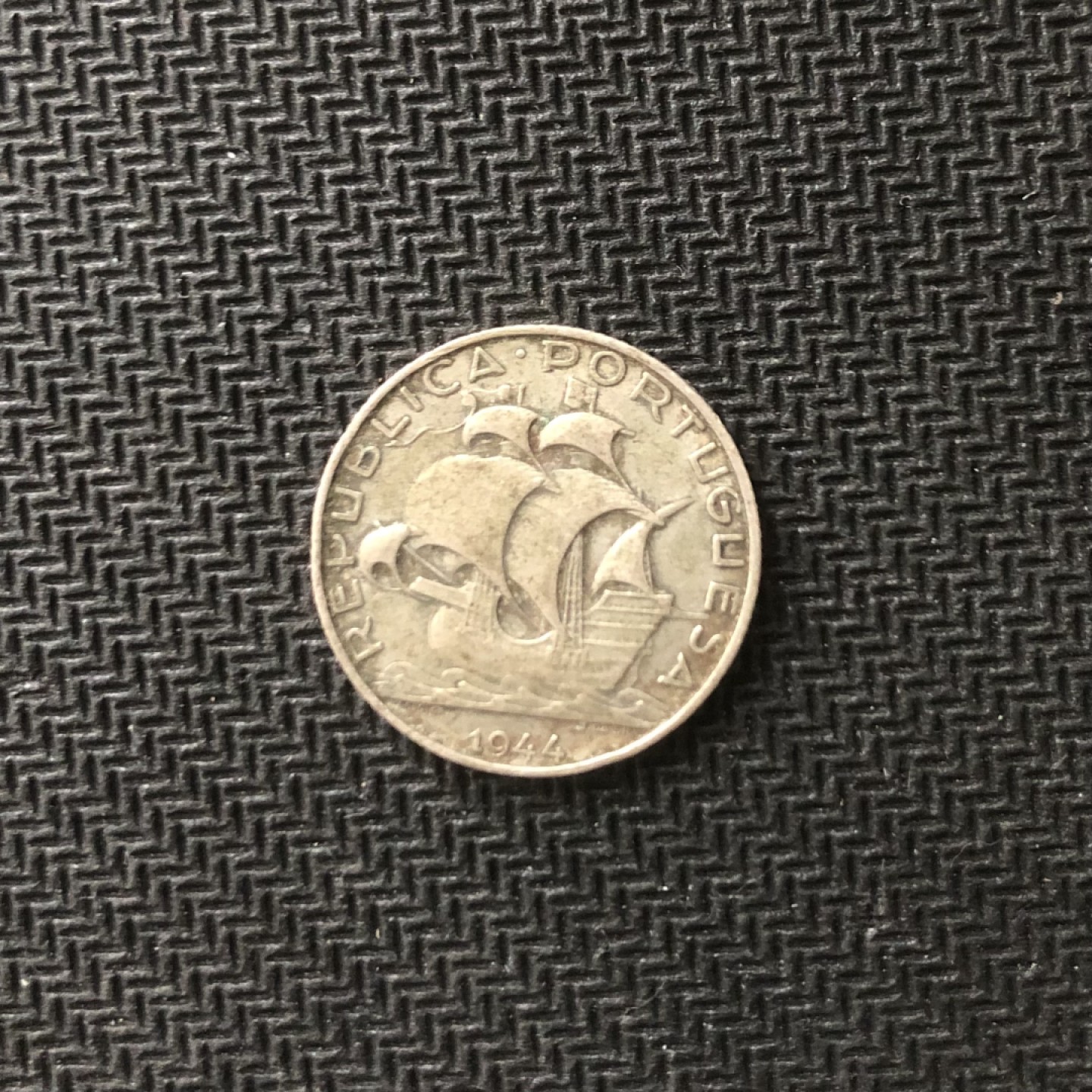 【保诚微拍】【全场包邮】第22期 $ 银币专场 $ Silver Coins  葡萄牙1944年 海盗船 2.5埃斯库多 硬币 银币（3.5克，0.65银，20.41mm）