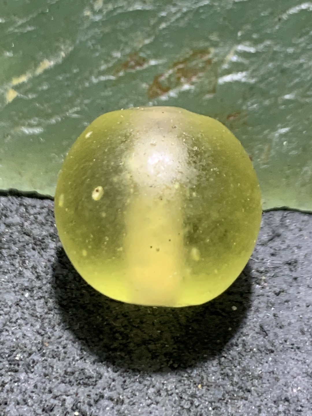 建国前后库存亚光仿黄水晶琉璃苹果珠一颗，