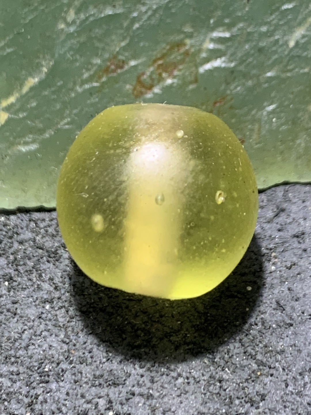 建国前后库存亚光仿黄水晶琉璃苹果珠一颗，