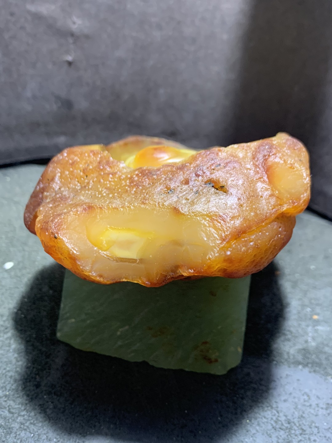 精美天然原皮玛瑙原石雕刻达摩祖师摆件，把件一个，
