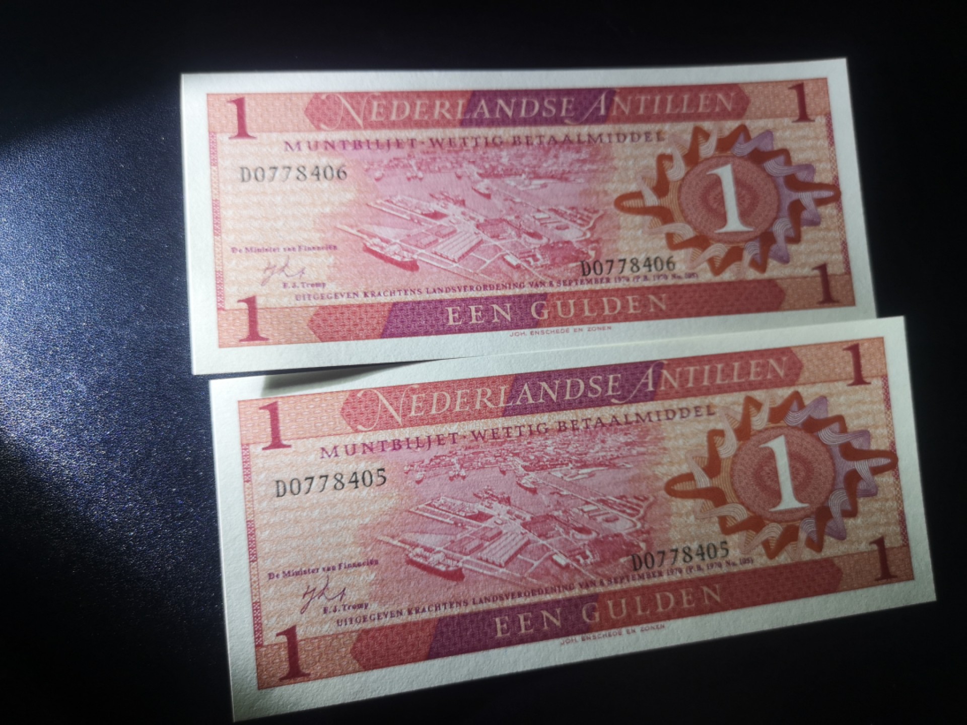 《外钞收藏家》第一百七十二期拍卖 荷属安第列斯1盾 2张连号 全新UNC