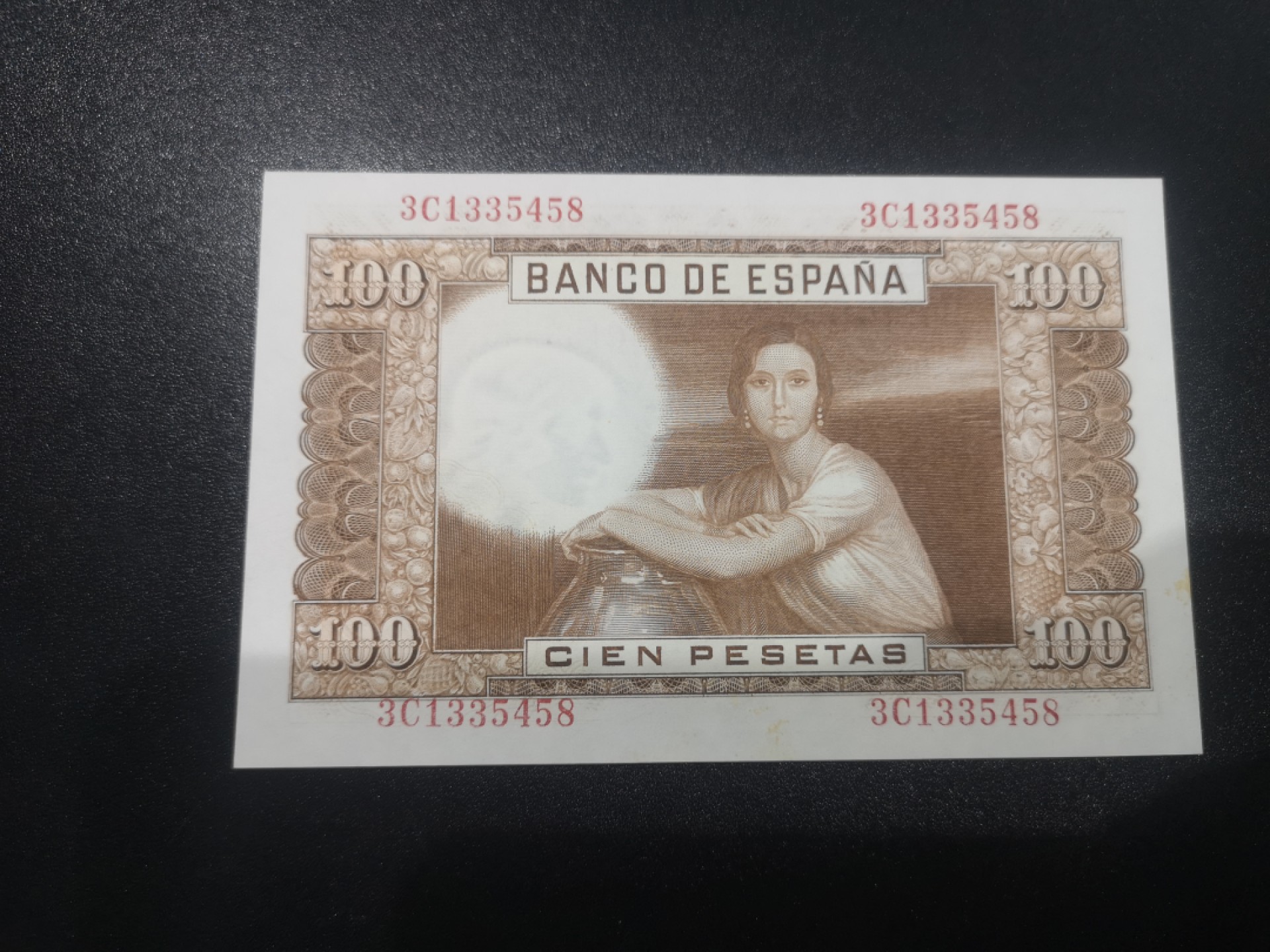 《外钞收藏家》第一百七十二期拍卖 1953年西班牙100比塞塔 近全新 背面有两处脏了